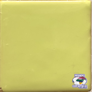 Smalto lucido apiombico verde giallastro