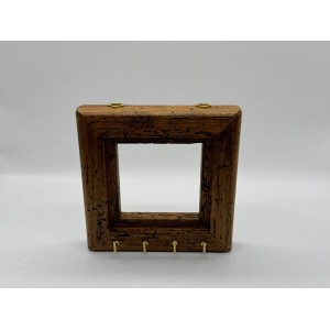 Appendino tarlato 10x10 cm, legno tarlato con ganci in ottone